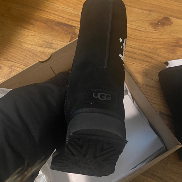 Black Ugg boots - Picture 4 of 11